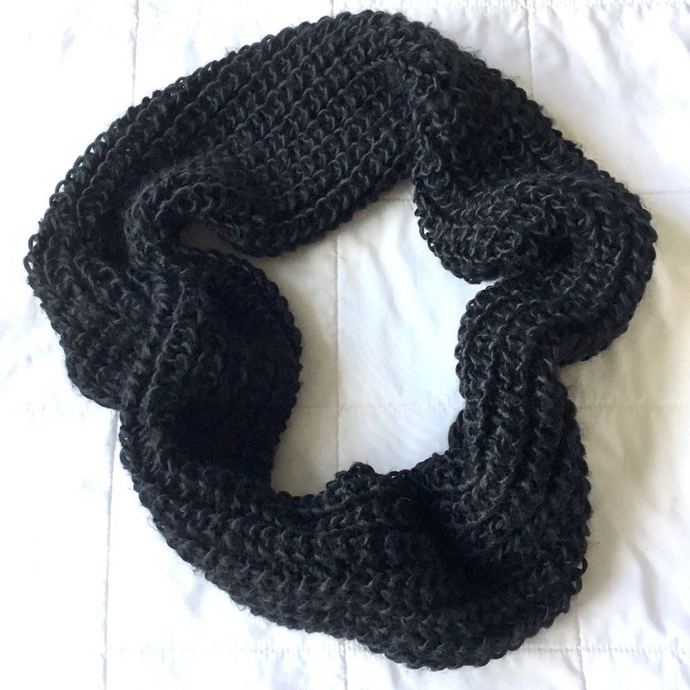 Black Chunky Knit Acrylic Infinity Scarf 50" X 11"